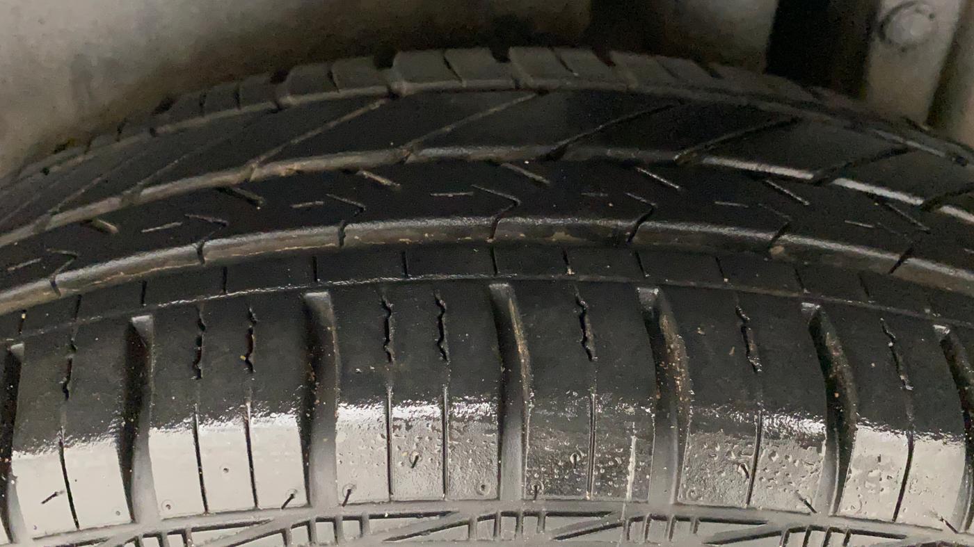 2014 Maruti Swift VXI, Petrol, Manual, 56,661 km, Left Rear Tyre Tread