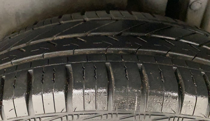 2014 Maruti Swift VXI, Petrol, Manual, 56,661 km, Left Rear Tyre Tread