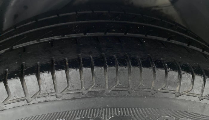 2016 Hyundai Verna FLUIDIC 1.4 VTVT, Petrol, Manual, 53,414 km, Left Rear Tyre Tread