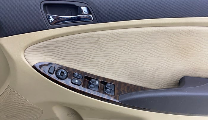 2013 Hyundai Verna FLUIDIC 1.6 VTVT SX, Petrol, Manual, 55,937 km, Driver Side Door Panels Control