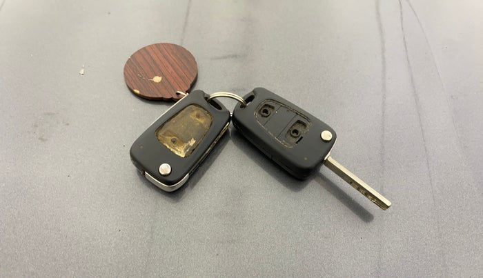 2013 Hyundai Verna FLUIDIC 1.6 VTVT SX, Petrol, Manual, 55,937 km, Key Close Up