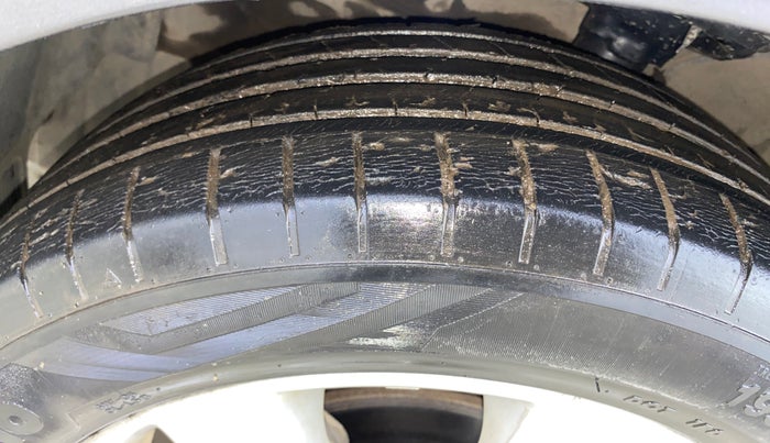 2013 Hyundai Verna FLUIDIC 1.6 VTVT SX, Petrol, Manual, 55,937 km, Left Front Tyre Tread