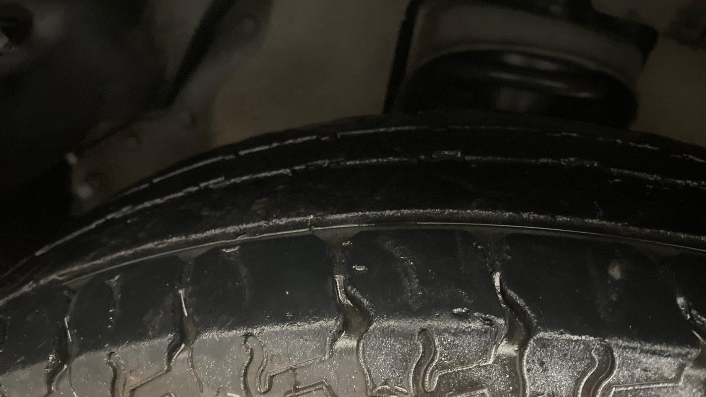 2015 Mahindra TUV300 T8 AMT, Diesel, Automatic, 67,327 km, Right Front Tyre Tread
