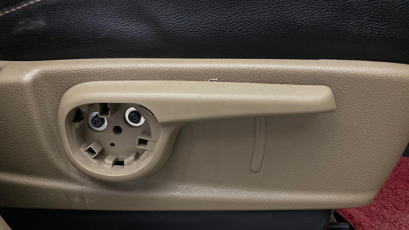 2015 Mahindra TUV300 T8 AMT, Diesel, Automatic, 67,327 km, Driver Side Adjustment Panel
