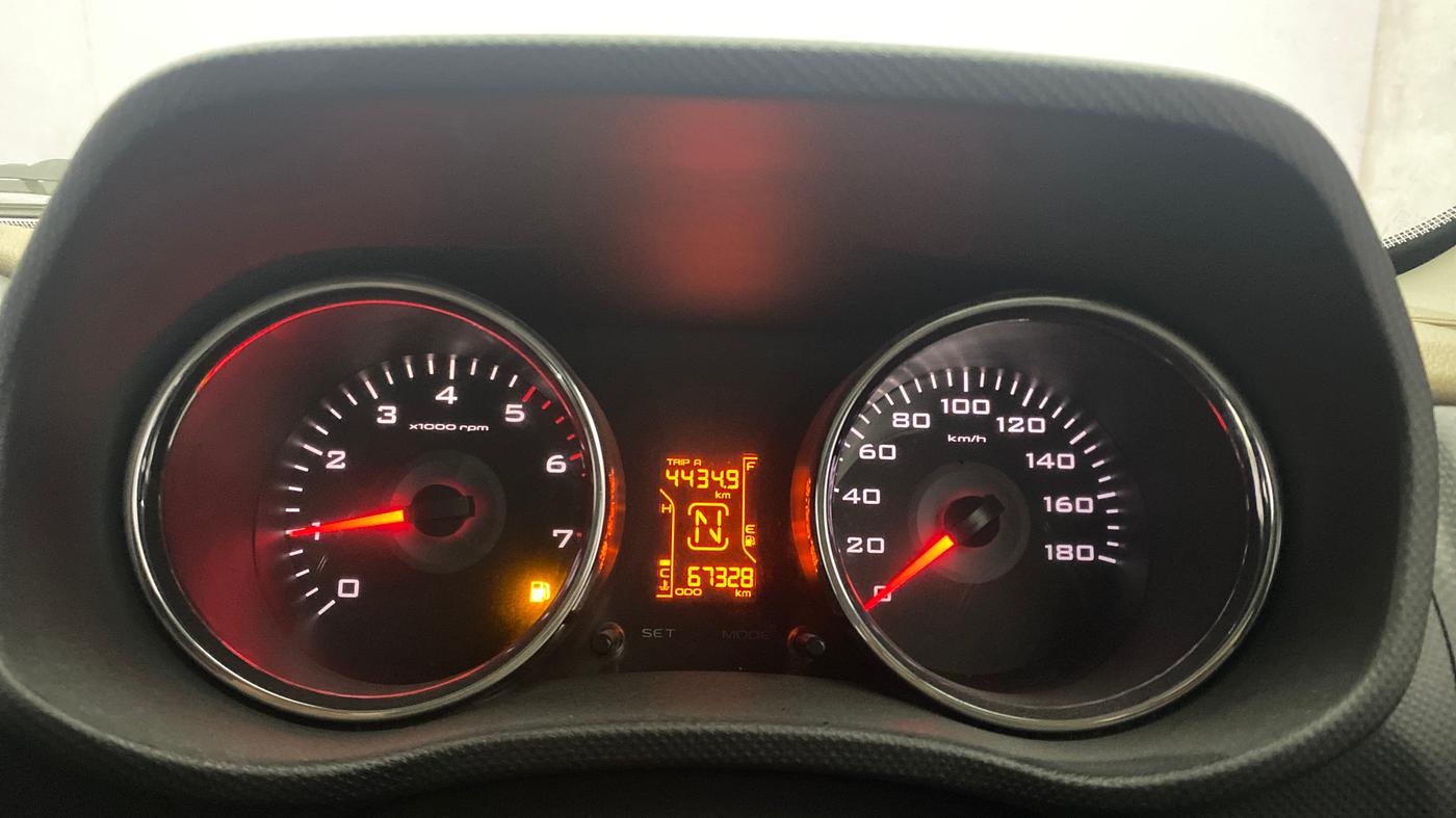 2015 Mahindra TUV300 T8 AMT, Diesel, Automatic, 67,327 km, Odometer Image