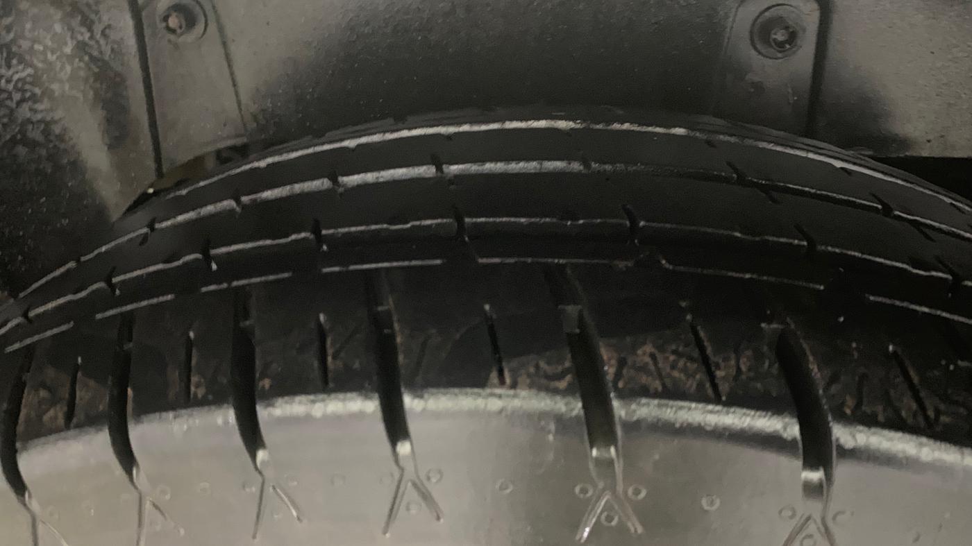 2015 Mahindra TUV300 T8 AMT, Diesel, Automatic, 67,327 km, Right Rear Tyre Tread