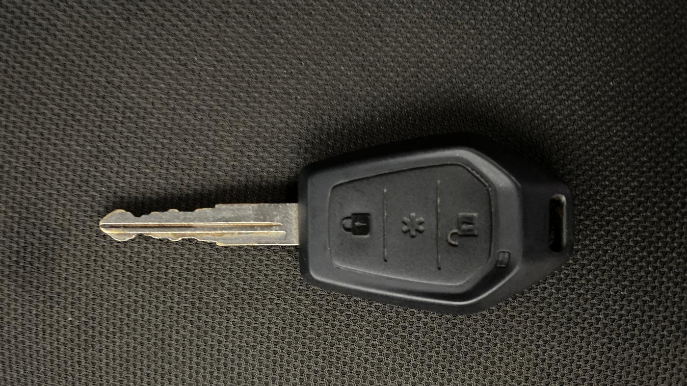 2015 Mahindra TUV300 T8 AMT, Diesel, Automatic, 67,327 km, Key Close Up