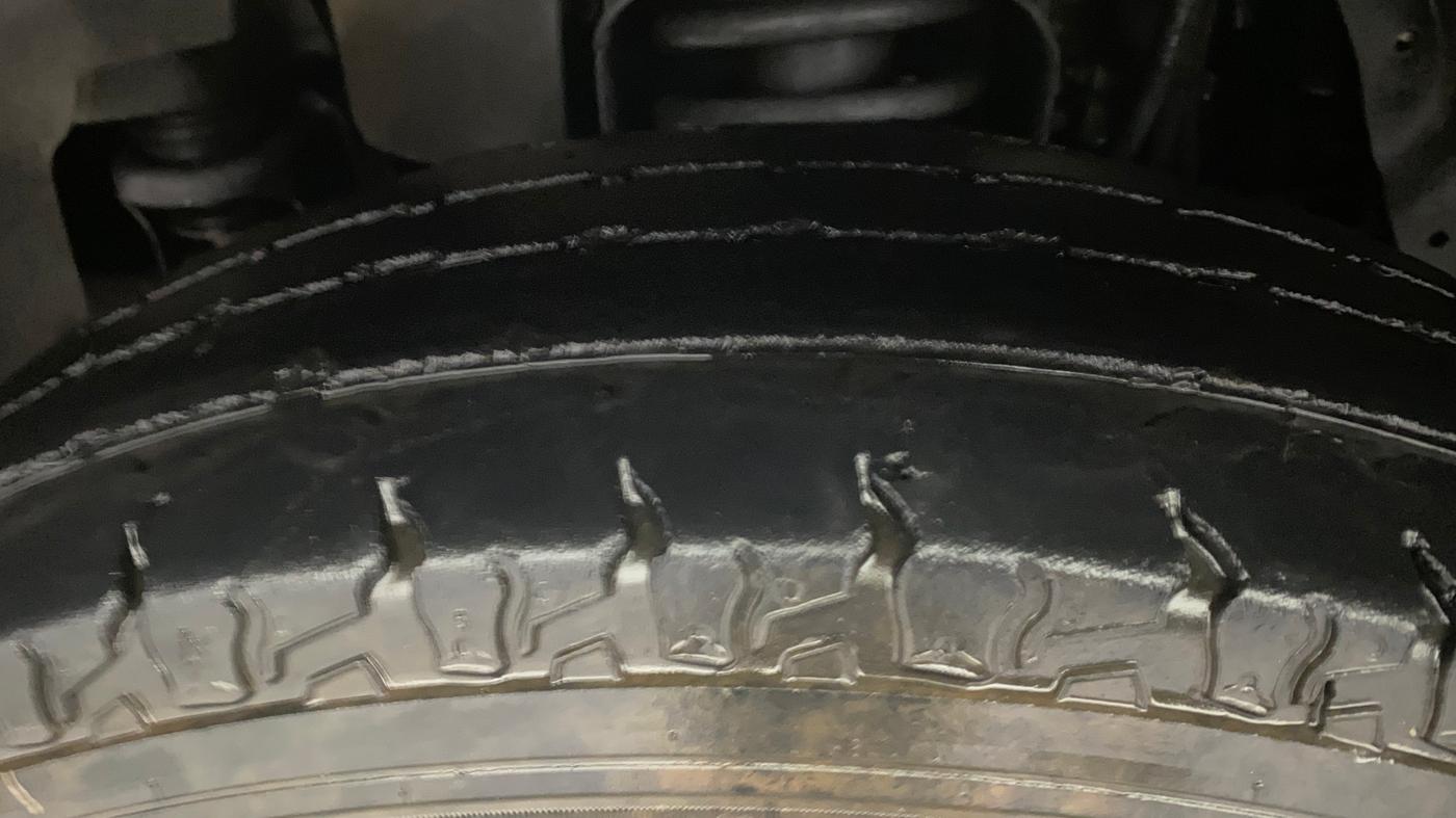 2015 Mahindra TUV300 T8 AMT, Diesel, Automatic, 67,327 km, Left Front Tyre Tread