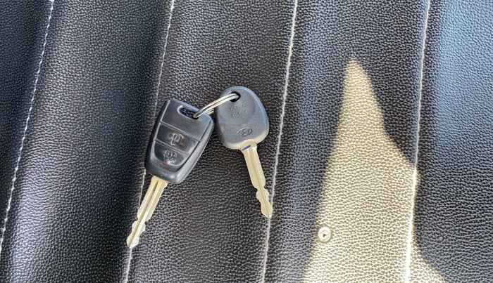 2017 Hyundai Grand i10 SPORTZ 1.2 KAPPA VTVT, Petrol, Manual, 69,687 km, Key Close Up