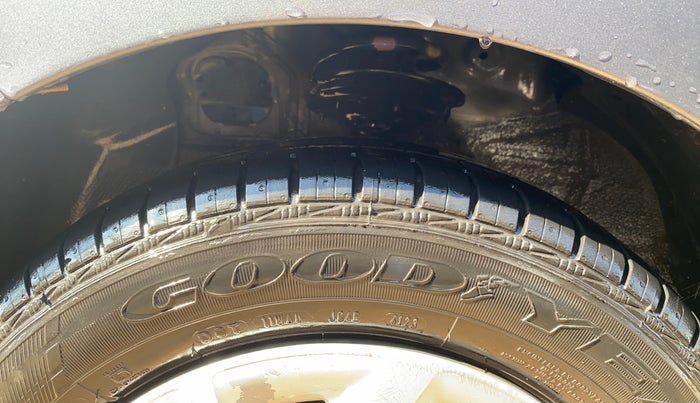 2017 Hyundai Grand i10 SPORTZ 1.2 KAPPA VTVT, Petrol, Manual, 69,687 km, Left Front Tyre Tread