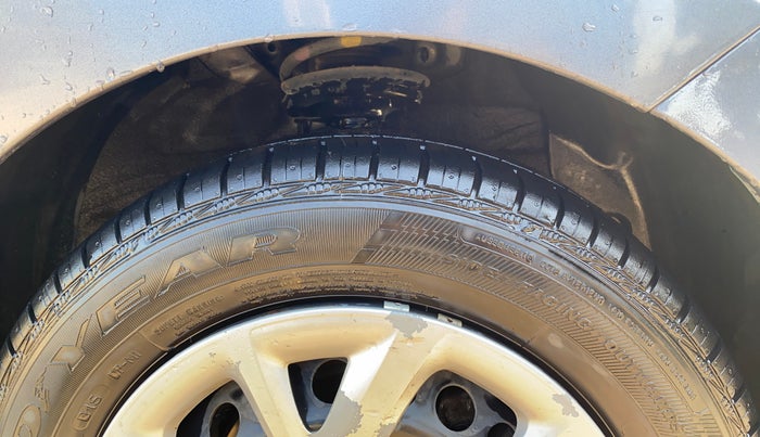 2017 Hyundai Grand i10 SPORTZ 1.2 KAPPA VTVT, Petrol, Manual, 69,687 km, Right Front Tyre Tread