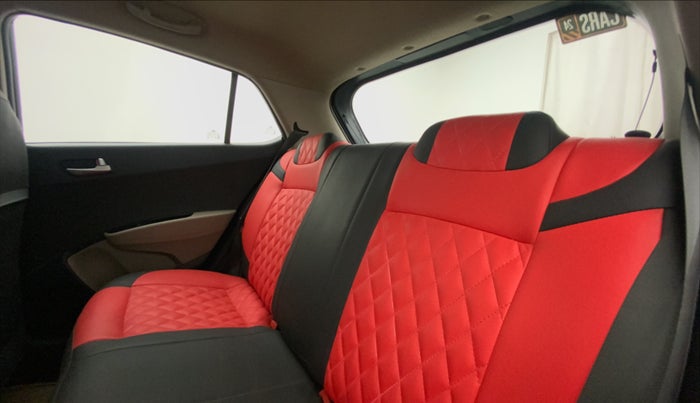 2013 Hyundai Grand i10 SPORTZ 1.2 KAPPA VTVT, CNG, Manual, 70,686 km, Right Side Rear Door Cabin