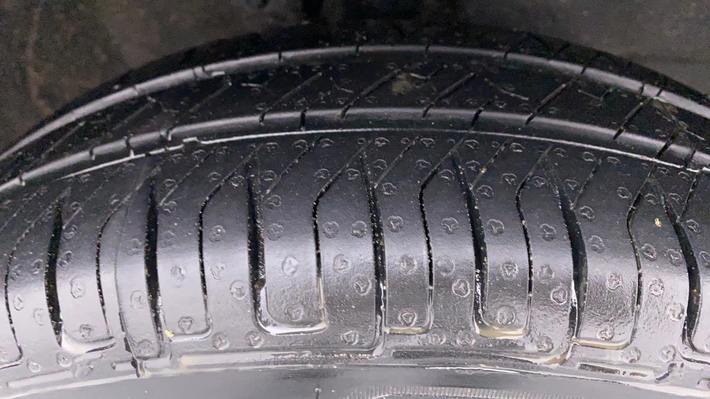 2013 Maruti Wagon R 1.0 VXI, Petrol, Manual, 54,025 km, Right Front Tyre Tread