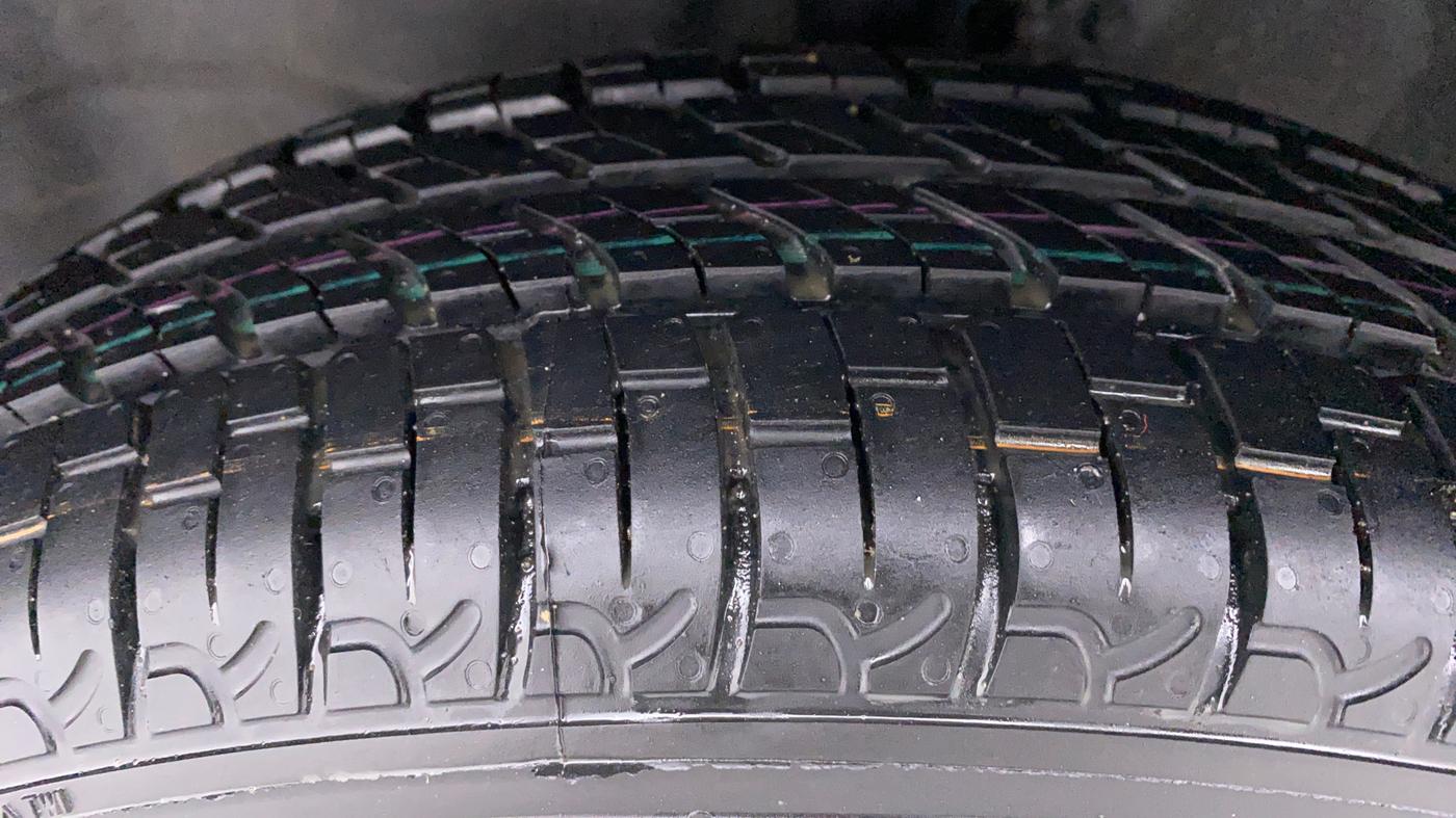 2013 Maruti Wagon R 1.0 VXI, Petrol, Manual, 54,025 km, Left Front Tyre Tread