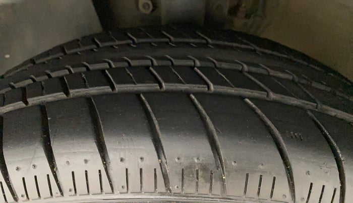 2011 Volkswagen Polo HIGHLINE1.2L, Petrol, Manual, 67,974 km, Left Front Tyre Tread