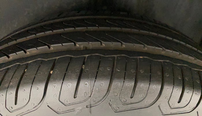 2011 Volkswagen Polo HIGHLINE1.2L, Petrol, Manual, 67,974 km, Left Rear Tyre Tread