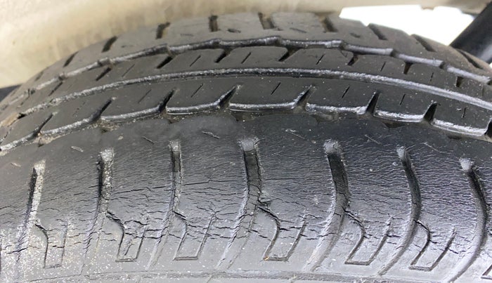 2011 Maruti Wagon R 1.0 VXI, Petrol, Manual, 22,975 km, Left Rear Tyre Tread