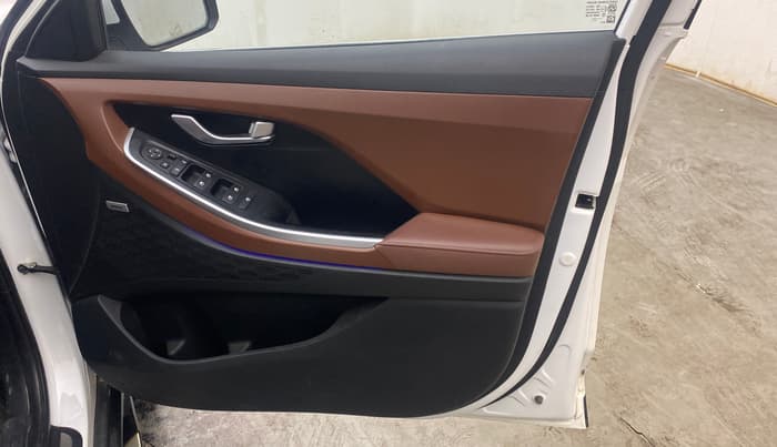 2022 Hyundai ALCAZAR PLATINUM(O) 7STR 1.5 AT, Diesel, Automatic, 45,177 km, Driver Side Door Panels Control