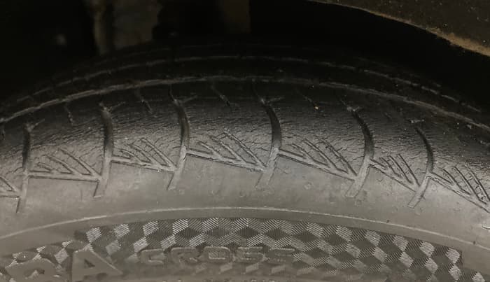2022 Hyundai ALCAZAR PLATINUM(O) 7STR 1.5 AT, Diesel, Automatic, 45,177 km, Right Rear Tyre Tread