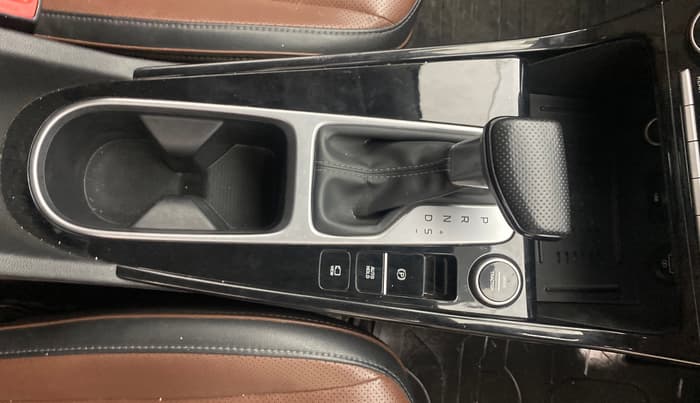 2022 Hyundai ALCAZAR PLATINUM(O) 7STR 1.5 AT, Diesel, Automatic, 45,177 km, Gear Lever