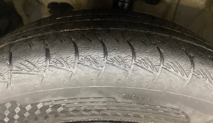 2022 Hyundai ALCAZAR PLATINUM(O) 7STR 1.5 AT, Diesel, Automatic, 45,177 km, Left Front Tyre Tread