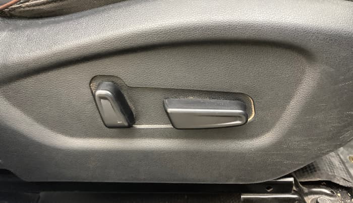 2022 Hyundai ALCAZAR PLATINUM(O) 7STR 1.5 AT, Diesel, Automatic, 45,177 km, Driver Side Adjustment Panel
