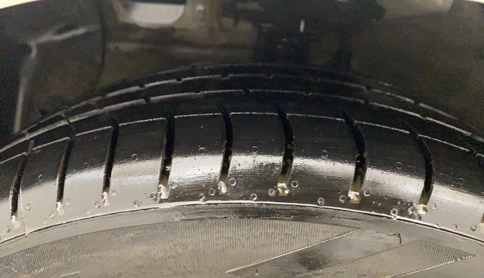 2015 Hyundai Xcent S (O) 1.2, CNG, Manual, 72,300 km, Left Front Tyre Tread