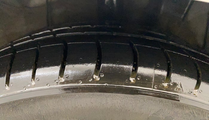 2015 Hyundai Xcent S (O) 1.2, CNG, Manual, 72,300 km, Left Rear Tyre Tread