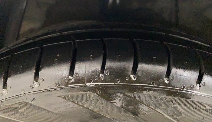 2015 Hyundai Xcent S (O) 1.2, CNG, Manual, 72,300 km, Right Rear Tyre Tread