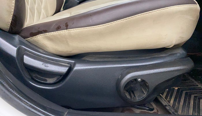 2015 Hyundai Xcent S (O) 1.2, CNG, Manual, 72,300 km, Driver Side Adjustment Panel