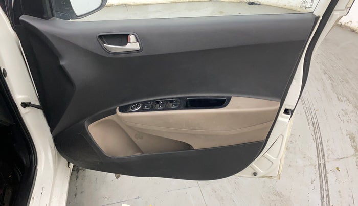 2015 Hyundai Xcent S (O) 1.2, CNG, Manual, 72,300 km, Driver Side Door Panels Control