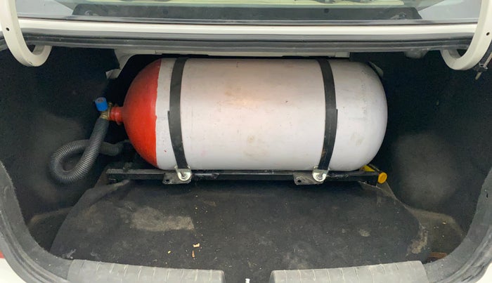 2015 Hyundai Xcent S (O) 1.2, CNG, Manual, 72,300 km, Boot Inside