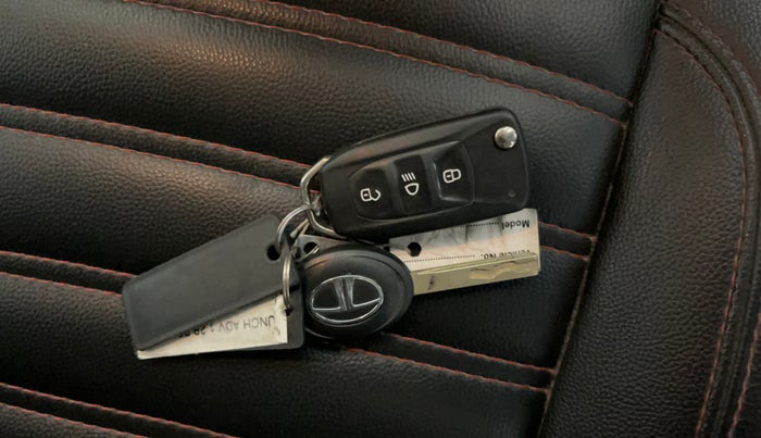 2022 Tata PUNCH ADVENTURE MT, Petrol, Manual, 70,050 km, Key Close Up