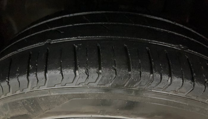2022 Tata PUNCH ADVENTURE MT, Petrol, Manual, 70,050 km, Left Front Tyre Tread