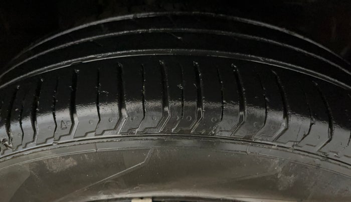 2022 Tata PUNCH ADVENTURE MT, Petrol, Manual, 70,050 km, Right Front Tyre Tread