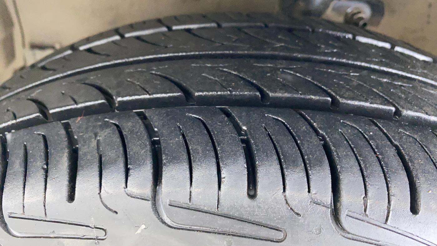 2018 Maruti Celerio VXI CNG D, CNG, Manual, 70,199 km, Left Front Tyre Tread