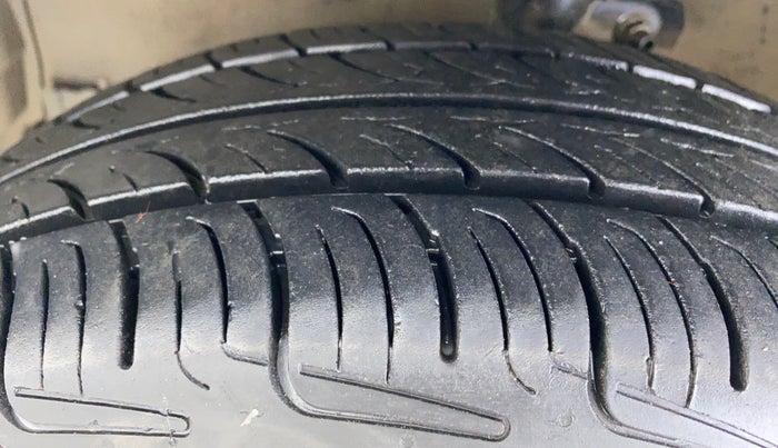 2018 Maruti Celerio VXI CNG D, CNG, Manual, 70,199 km, Left Front Tyre Tread