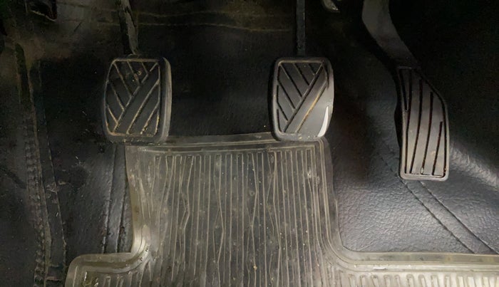 2016 Maruti Ciaz ZXI+, Petrol, Manual, 1,16,456 km, Pedals