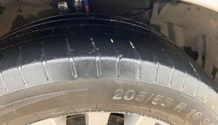 2016 Maruti Ciaz ZXI+, Petrol, Manual, 1,16,456 km, Right Front Tyre Tread