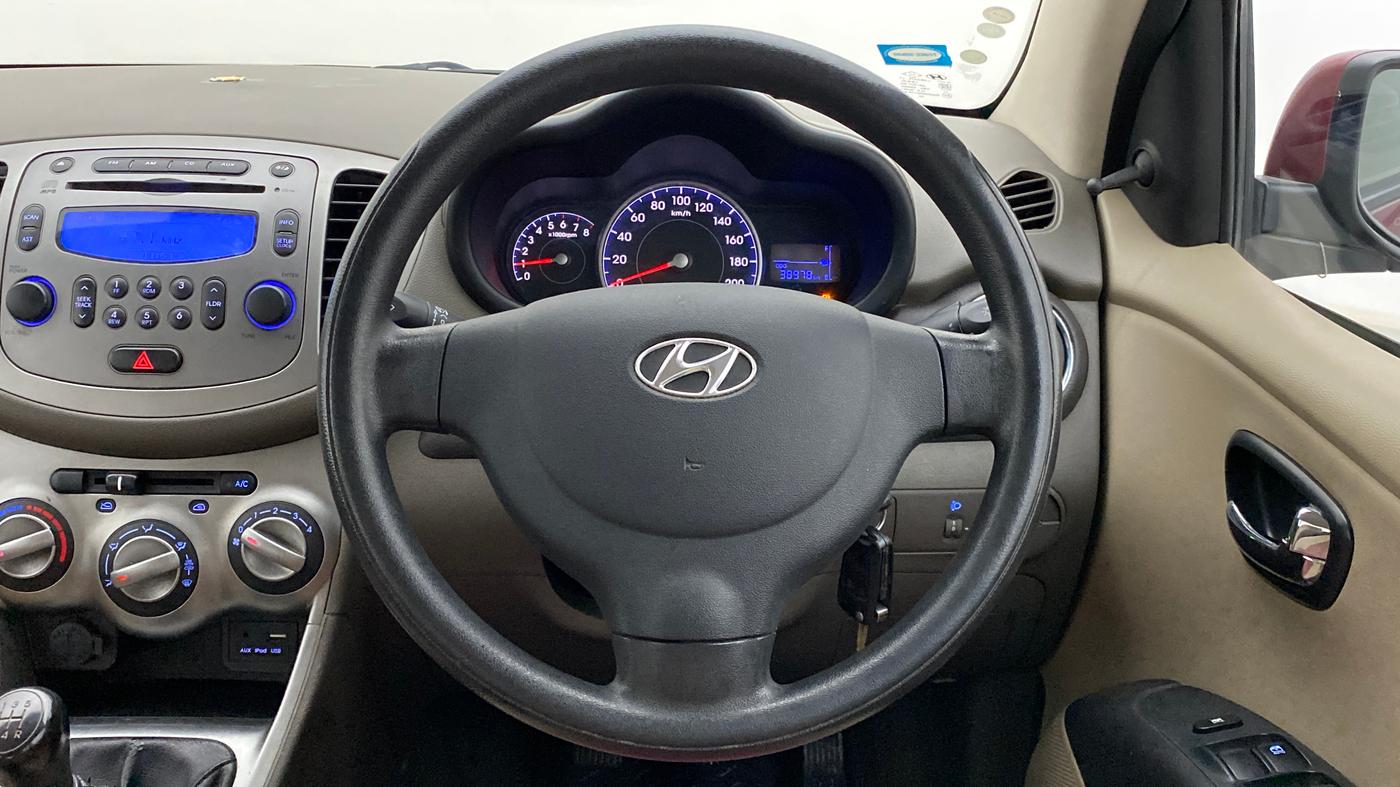 2016 Hyundai i10 SPORTZ 1.1 IRDE2, Petrol, Manual, 39,033 km, Steering Wheel Close Up