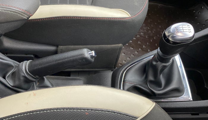 2017 Renault Captur RXT Diesel Dual Tone, Diesel, Manual, 73,947 km, Gear Lever