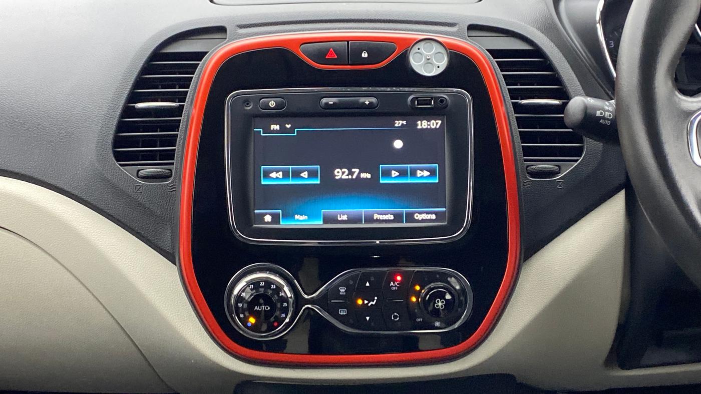 2017 Renault Captur RXT Diesel Dual Tone, Diesel, Manual, 73,947 km, Air Conditioner