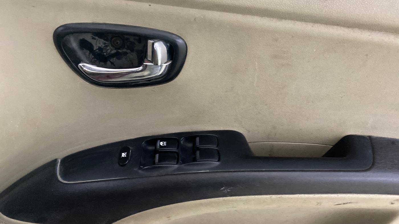 2014 Hyundai i10 SPORTZ 1.1, CNG, Manual, 45,231 km, Driver Side Door Panels Control