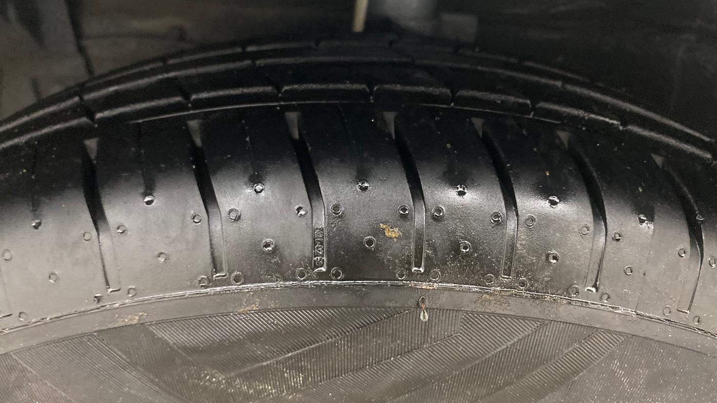 2014 Maruti Swift Dzire ZDI, Diesel, Manual, 1,08,920 km, Left Front Tyre Tread