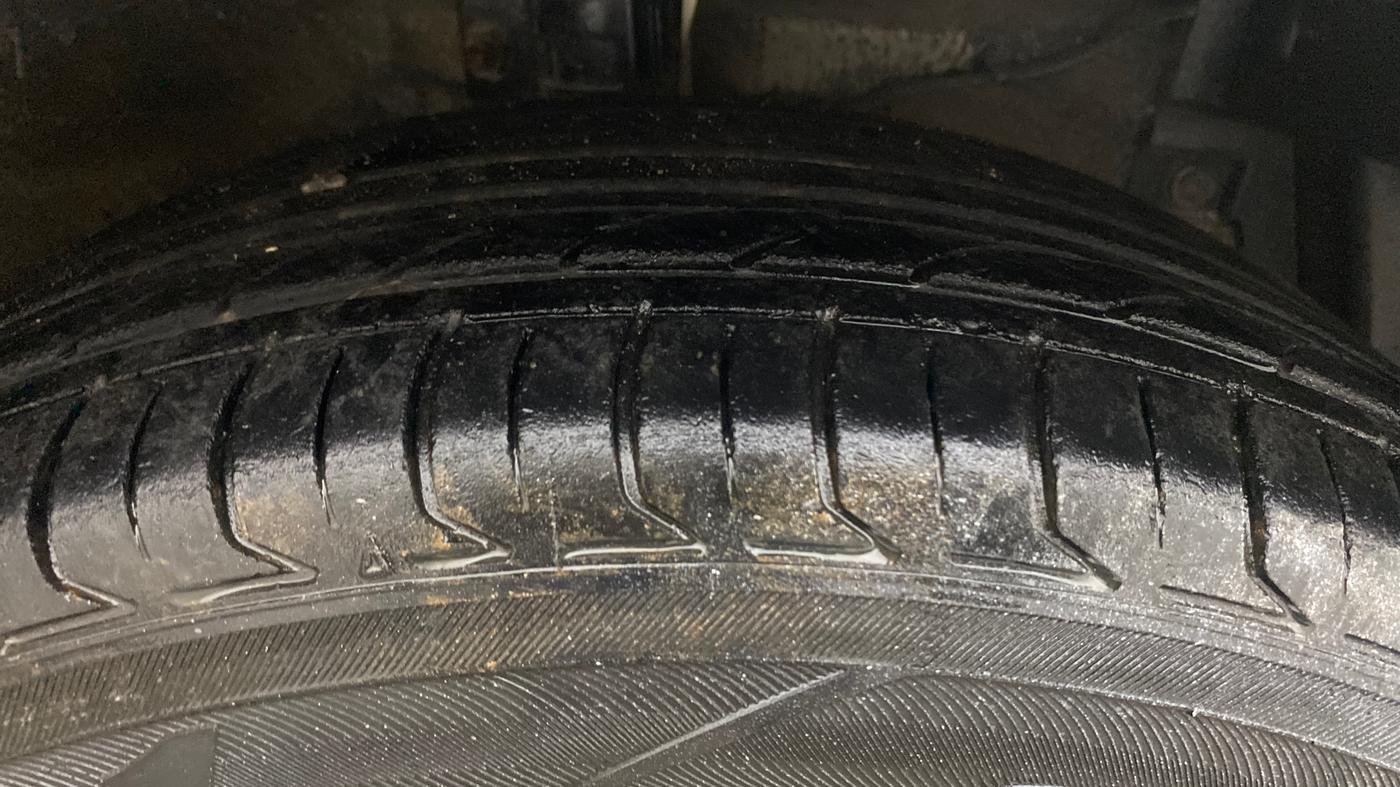 2014 Maruti Swift Dzire ZDI, Diesel, Manual, 1,08,920 km, Right Front Tyre Tread