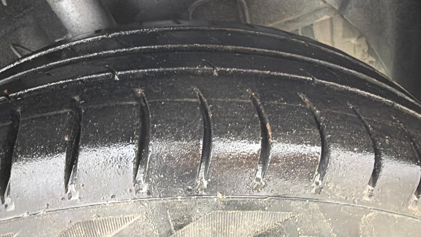 2019 Hyundai NEW SANTRO MAGNA, CNG, Manual, 90,595 km, Right Front Tyre Tread