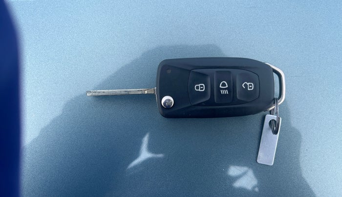 2023 Tata PUNCH ADVENTURE RHYTHM PACK MT, Petrol, Manual, 8,280 km, Key Close Up