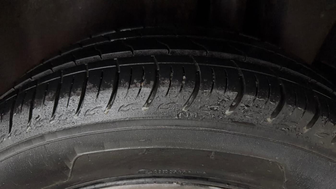 2017 Maruti Ciaz VXI (O), CNG, Manual, 96,211 km, Left Rear Tyre Tread