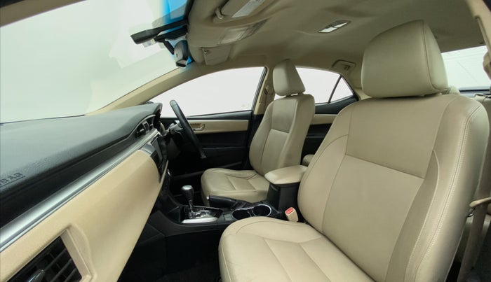 2014 Toyota Corolla Altis VL AT, Petrol, Automatic, 65,829 km, Right Side Front Door Cabin