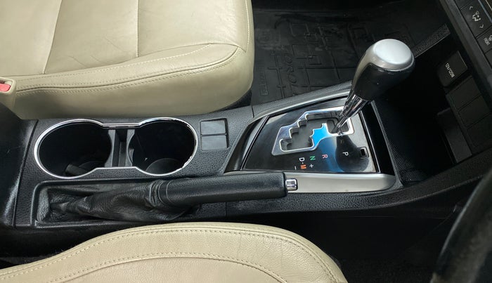 2014 Toyota Corolla Altis VL AT, Petrol, Automatic, 65,829 km, Gear Lever